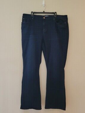 Signature Levi Strauss & Co. Women's Mid-Rise Bootcut Dark Wash Stretch Jean 22M